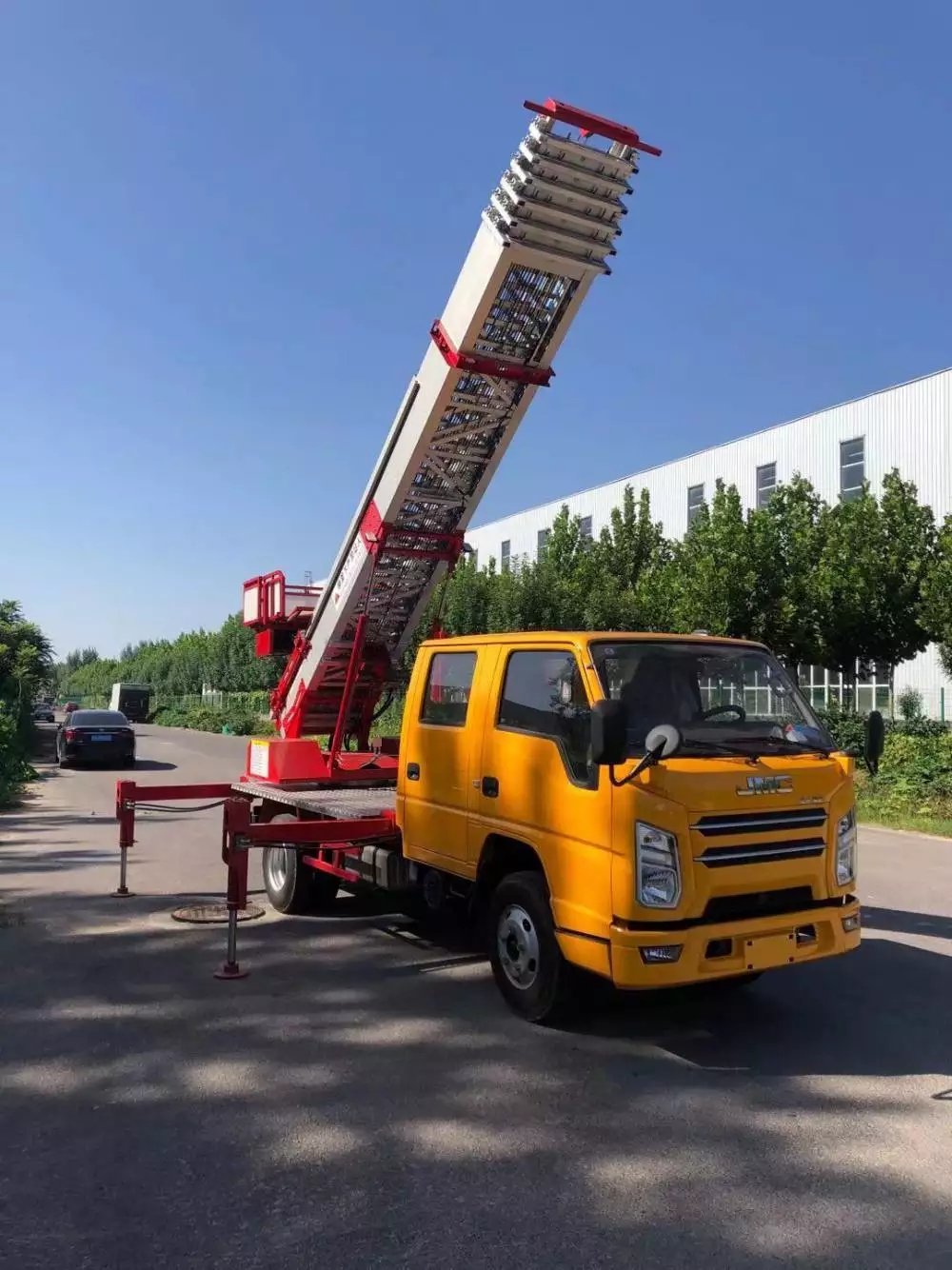 乐至附近的云梯车出租服务：轻松解决高空作业需求