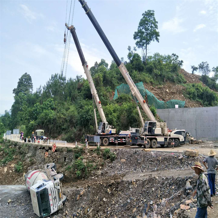 乐至汽车掉沟里叫吊车救援要多少钱