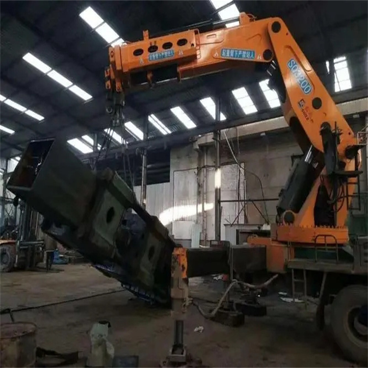 乐至130吨折臂吊车出租吊机租赁附近电话