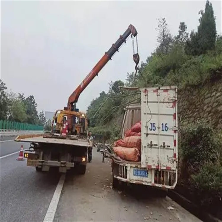 乐至了解道路救援吊车费用的细节与影响因素