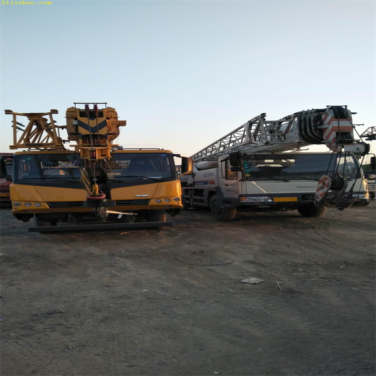 乐至吊车吊挖机正确办法